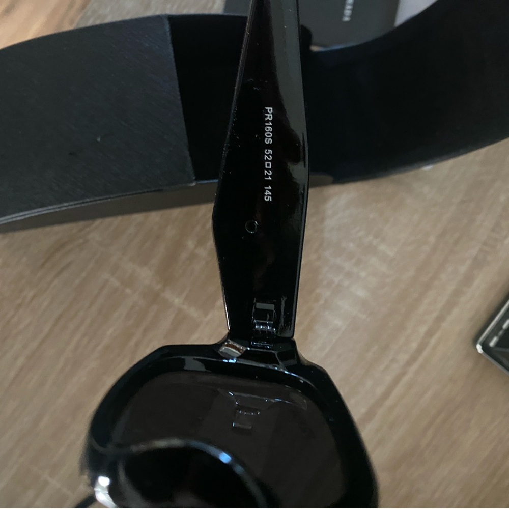 Prada sunglasses - Picture 6 of 8